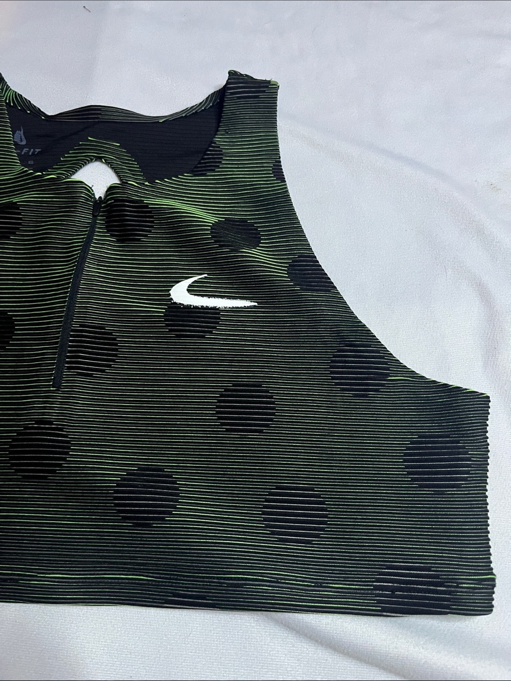 Nike Cropped Performance Top - Picture 3 of 8